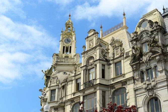 3-hour private guided walking tour of the BEST of Porto - Starting with Porto’s blue-and-white railway station