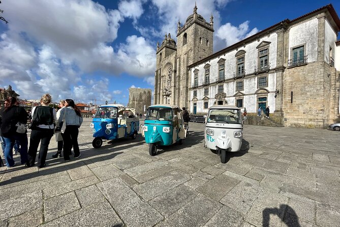 3h30 tour in Porto by Tuk Tuk - University Square and two remarkable churches