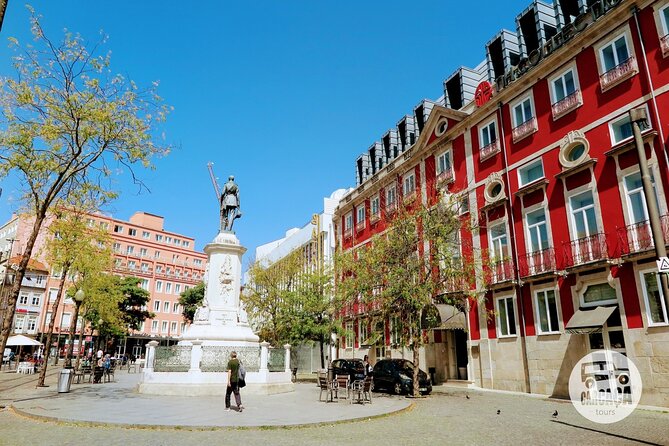 4-hour sightseeing tour in Porto - Cais de Gaia for river views and a change of scene