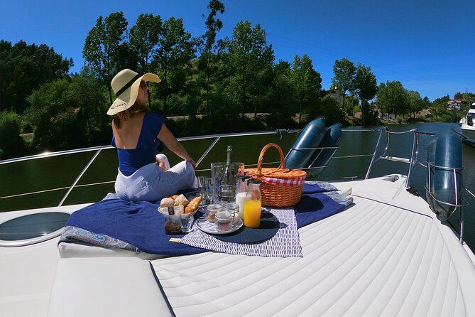 4H Private Boat Trip on the Douro River - Feel the Nature - Passing the Crestuma-Lever Dam