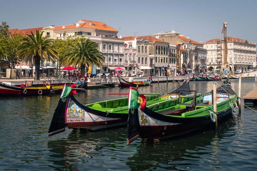 Aveiro: Flexible Walking Tour in Historic Center - Starting at Botirões Bridge and the southern Beira Mar lanes