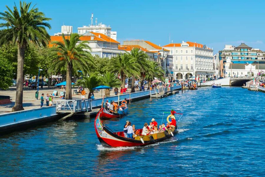 Aveiro: Half-Day Tour from Porto with Cruise - The first look at Aveiro near the fish market