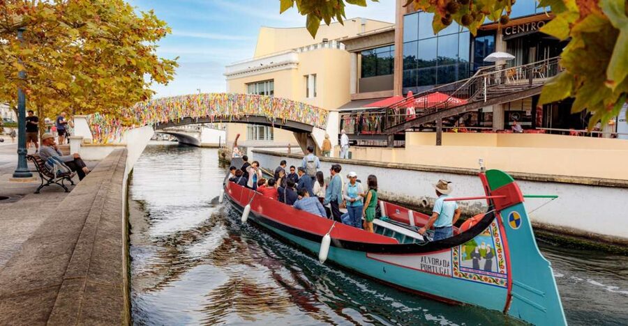 Aveiro: Scenic Guided Boat Tour - The Fishermen’s Quarter and fish market