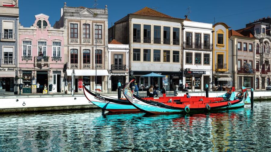 Aveiro: Scenic Guided Boat Tour - Finding Aveiro Moments and parking nearby
