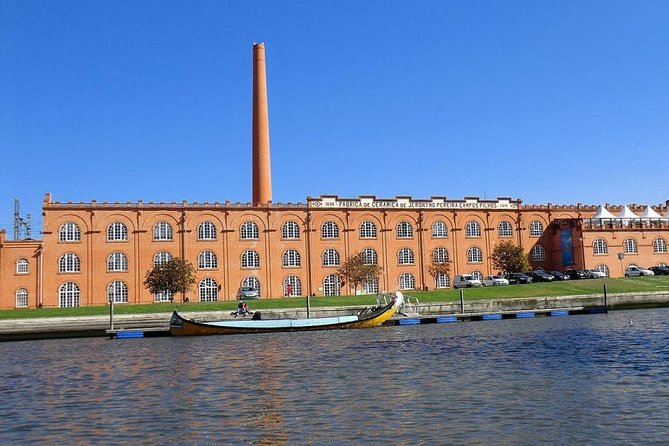 Aveiro Small-Group: Half Day Tour with Boat Ride - Guides, commentary, and the small-group difference