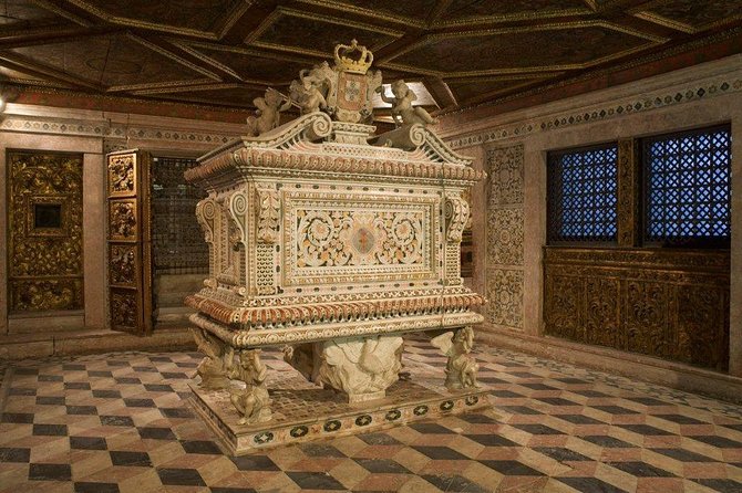 Aveiro Tour Small group, Moliceiro Cruise, Costa Nova, Vista Alegre & Lunch - Santa Maria da Feira and its storybook castle