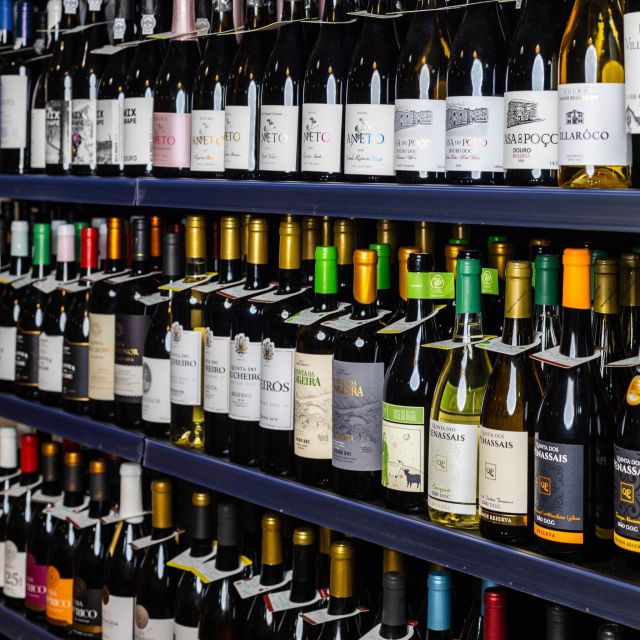 Aveiro: Wine tasting & pairing - Ricardo’s relaxed way of explaining wine