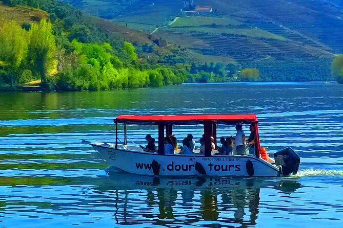 Boat tour 50min through the river Douro in Pinhão - Meeting the team at the Douro Tours kiosk