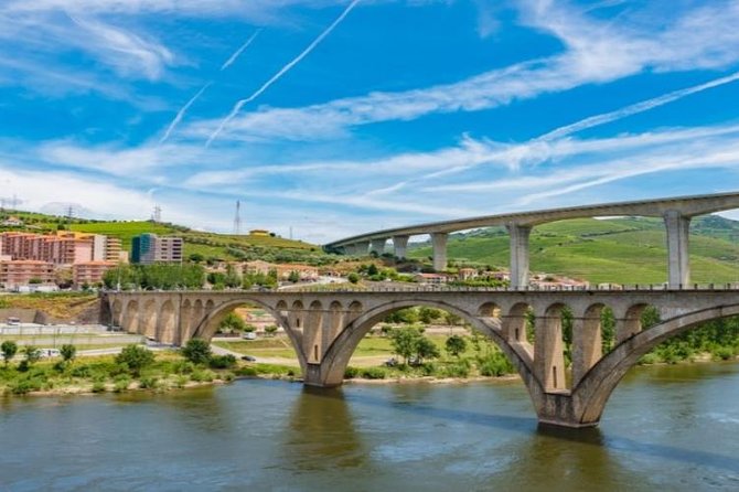 Boat Trip to Régua Through the Douro Valley with Breakfast and Lunch - Breakfast is useful, but keep expectations modest