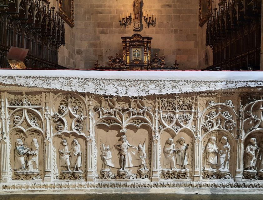 Braga and Guimarães Historical and Cultural Tour from Porto - The guides and the small-group experience