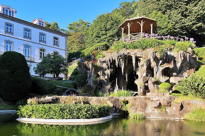 BRAGA E GUIMARÃES Private Historic Tour from Porto - Lunch in Braga, with room for a local choice