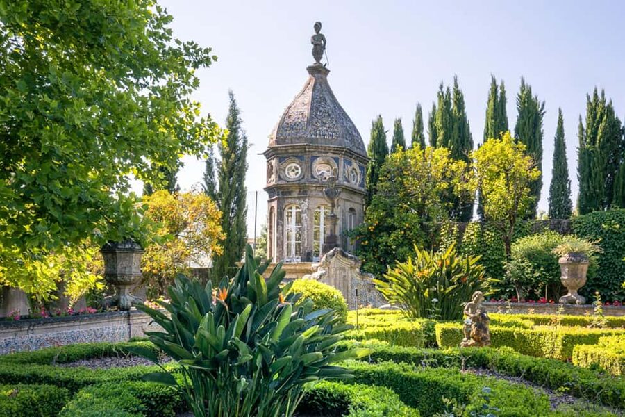 Braga: Flexible Walking Tour in Historic Center - Republic Square, the Donjon Tower, and Crivos House