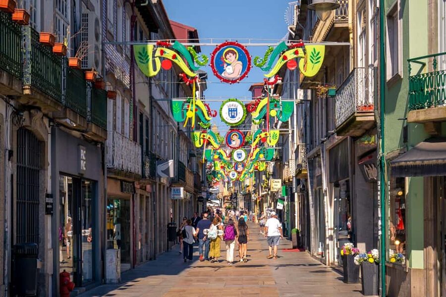 Braga: Flexible Walking Tour in Historic Center - A route that ends at Biscaínhos Museum