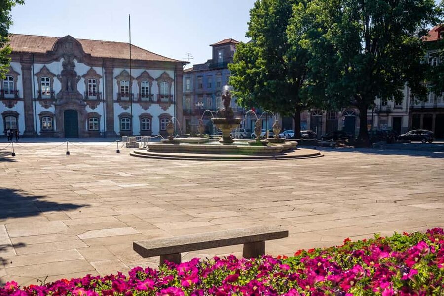 Braga: Flexible Walking Tour in Historic Center - How Walkbox changes the experience