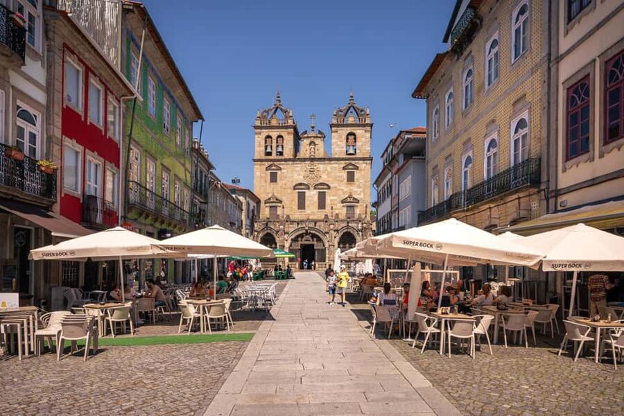 Braga: Flexible Walking Tour in Historic Center - Rua da Violinha and the first historic sights