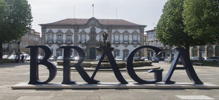 Braga & Guimarães Full-Day Tour from Porto - The short transfer to Braga
