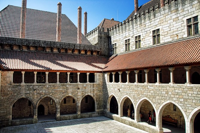 Braga & Guimarães Small Group Tour: Lunch & All Tickets Included - A final walk through medieval Guimarães
