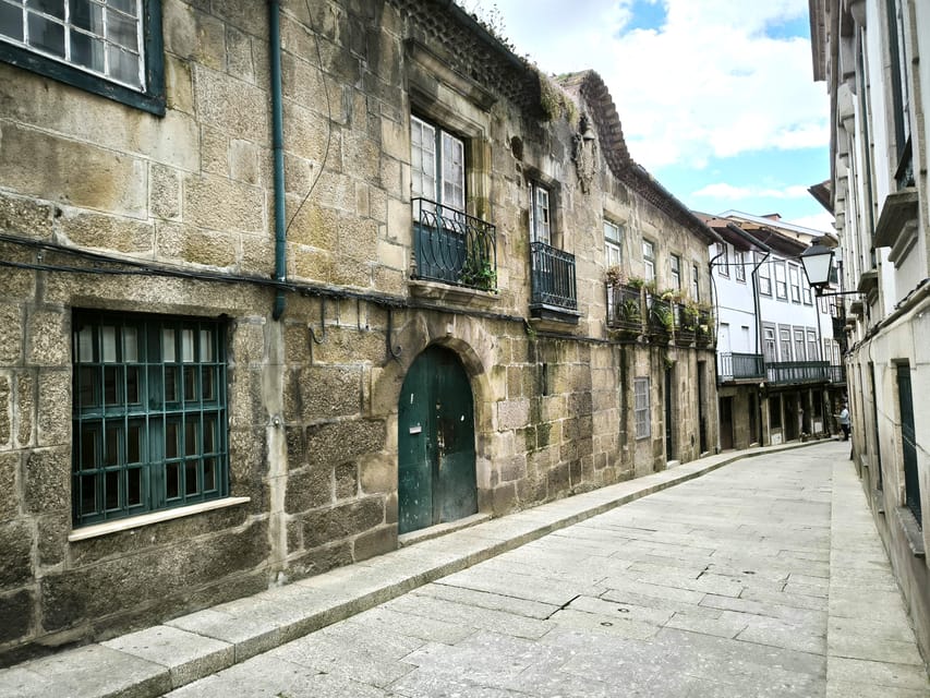 Braga & Guimarães Tour: Small Historical Group Tour - Braga, from Roman roots to the cathedral