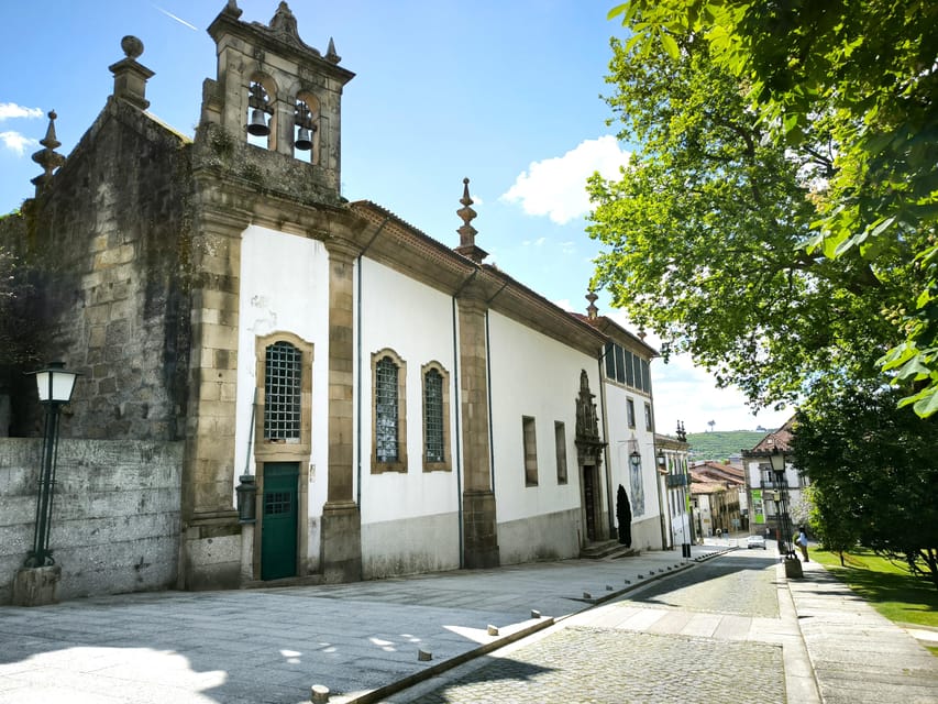 Braga & Guimarães Tour: Small Historical Group Tour - Guides who make the history easier to follow