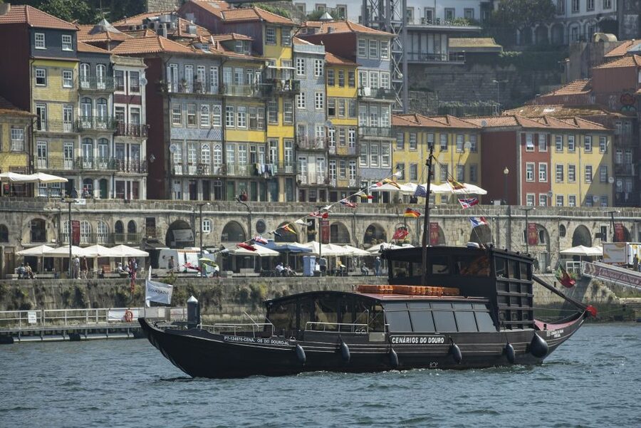 Bridges Cruise with World of Discoveries or Sunset Option - The old Ribeira looks different from the water