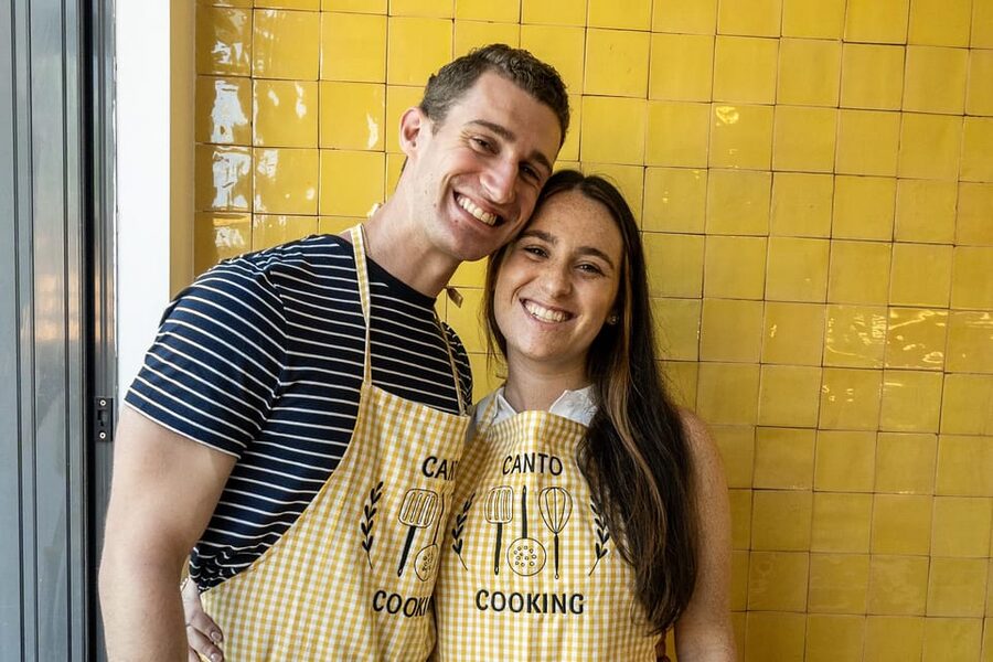 Chef Led Porto Market Tour & Portuguese Tapas Class + Wine - Clothing and meeting details that matter