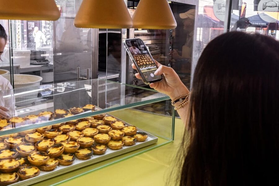 Chef Led Porto Market Tour & Portuguese Tapas Class + Wine - How the experience compares with a normal food tour