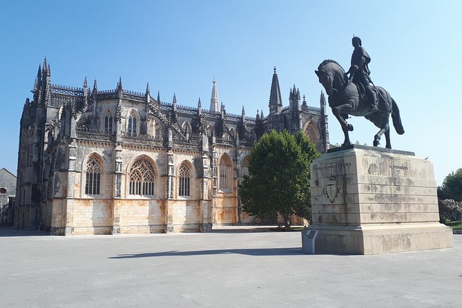 DayTrip Porto to Lisboa (optional visit to Aveiro_Coimbra_Fátima) Since 400eur - Coimbra and the university library