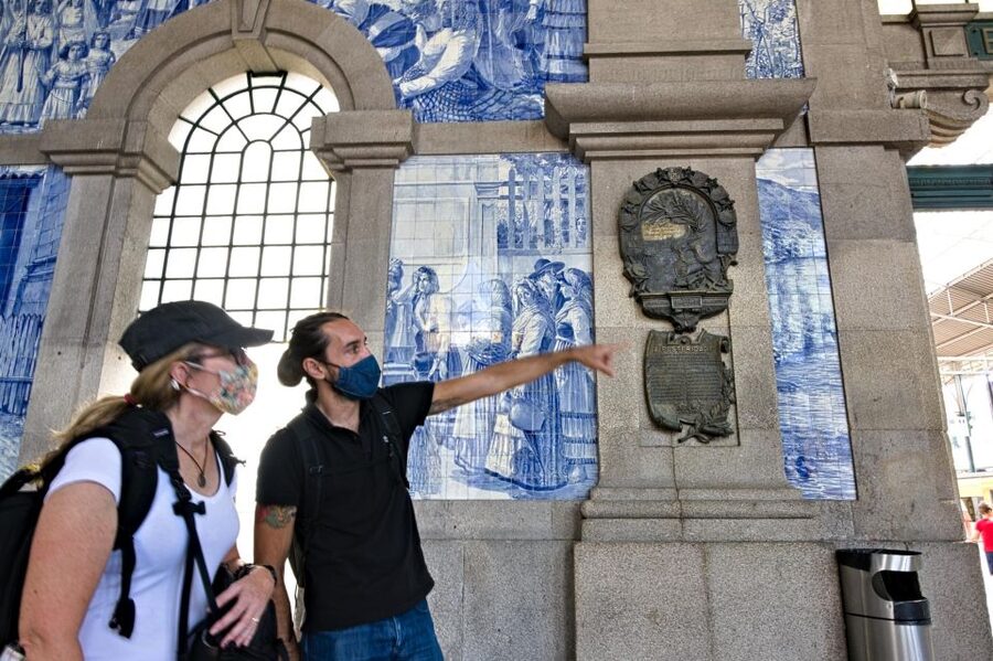 Discover Porto - A Private Walking Tour w/ Authentic Tasting - Photos, conversation, and the private-group advantage