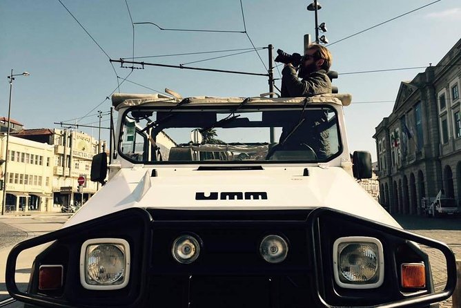 Discover the essence of the classic port UMM military jeep - Starting at Torre dos Clérigos