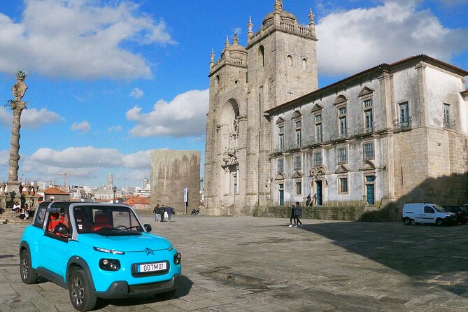 Discovering Porto in an eco-friendly vehicle - Passing the Lello Bookstore without stopping