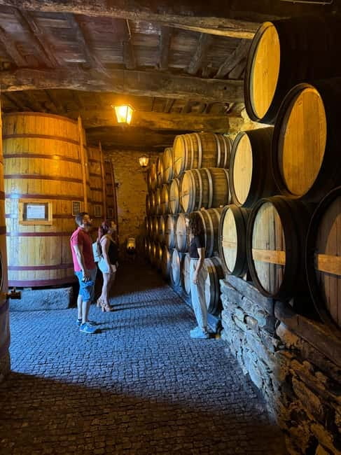 Douro offroad experience: visit to a winery and a picnic - A traditional village and the human side of the valley