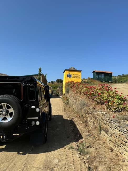 Douro offroad experience: visit to a winery and a picnic - The first viewpoints: your introduction to the Douro hills