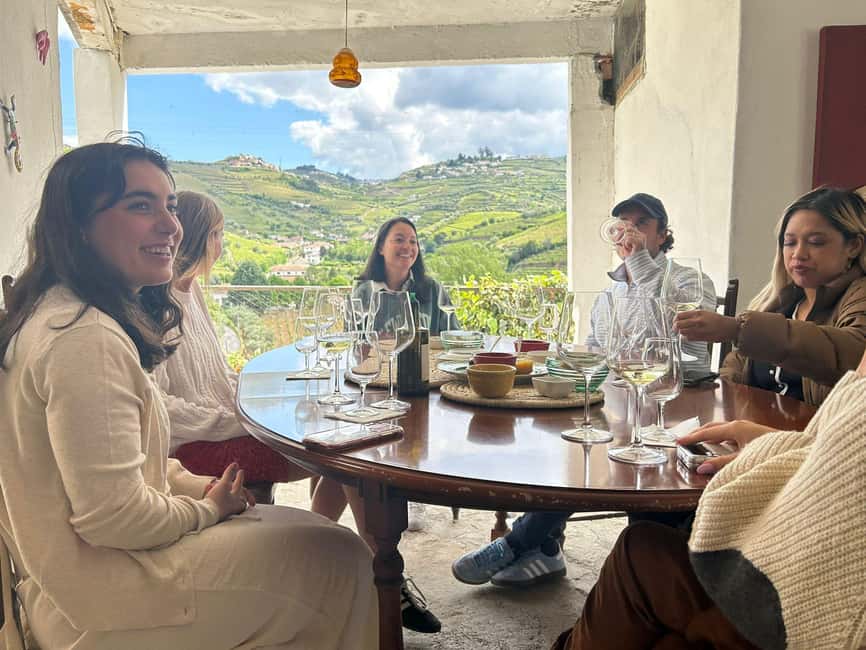 Douro valley: 10 km hike in the Valley - Walking through vineyards and old villages