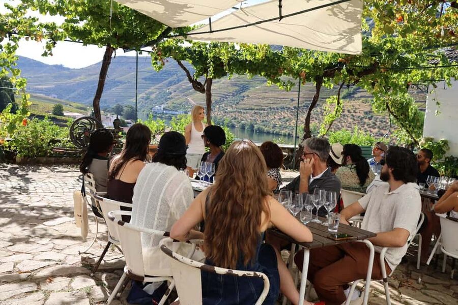 Douro valley: 10 km hike in the Valley - Reaching Pinhão after the walk