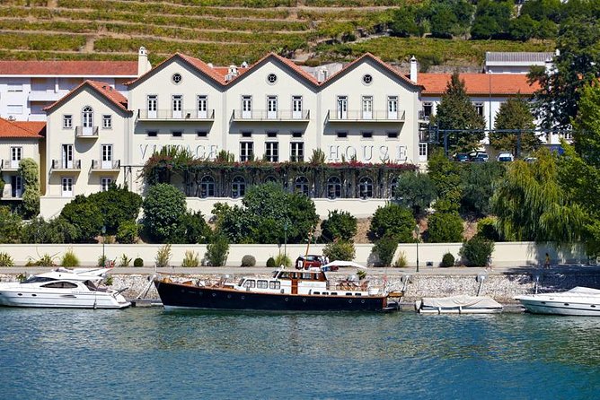 Douro Valley Cruise Porto to Pinhão: Breakfast, Lunch and Tasting - Comfort, Heat, and Group Size