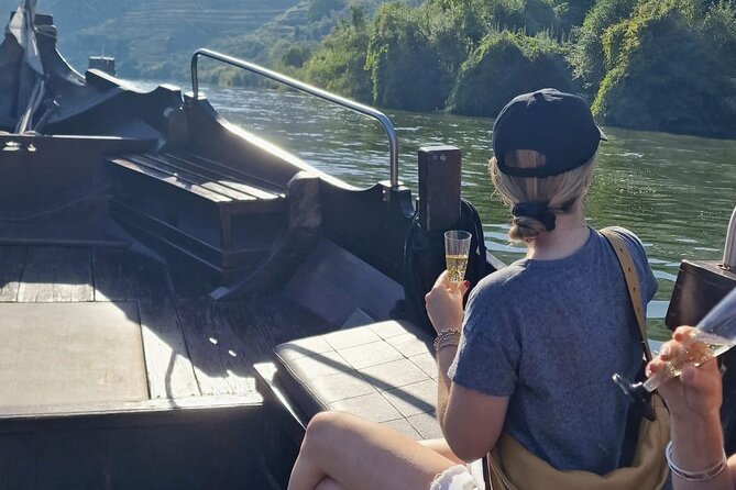 Douro Valley-Expert Guide-Boat-Lunch-Tastings-Offer wine bottle - Returning by National Road 222