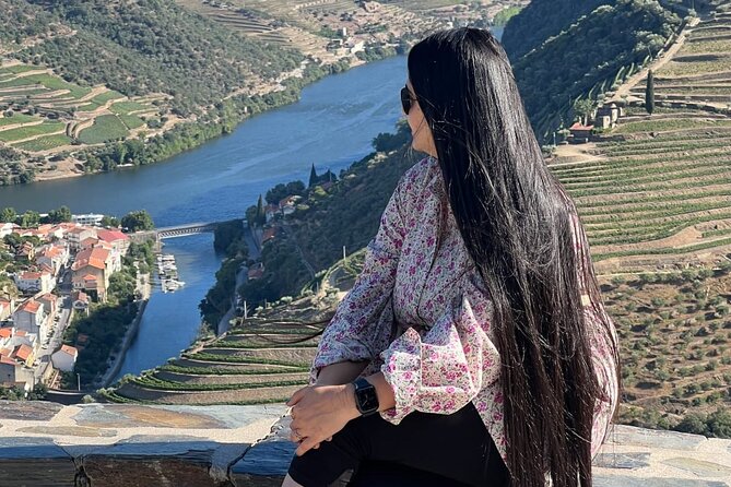 Douro Valley Luxury Wine Tour: 3 Estates, Cruise & Gourmet Dining - A private tasting at Quinta Dois Lagares