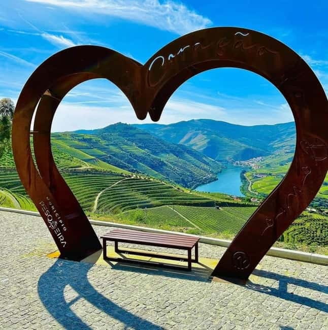 DOURO VALLEY: Premium Wine Tour, Winery Lunch & Private Boat - Key points at a glance