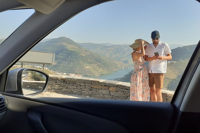 Douro Valley Premium with wine tasting lunch and boat - A long farm lunch in Sabrosa
