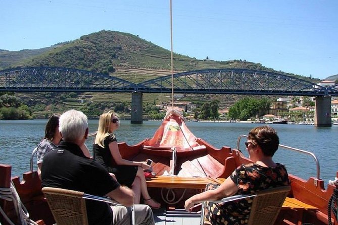 Douro Valley: private tour with lunch and wine estate all inclusive - A Portuguese lunch with Douro wine