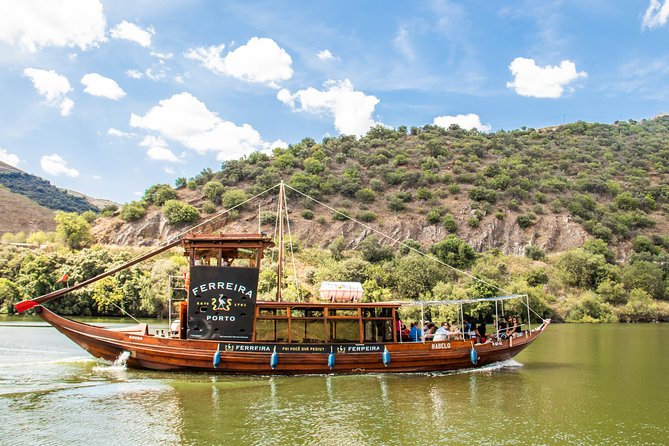 Douro Valley: private tour with lunch and wine estate all inclusive - Pinhão and the wine estate visit