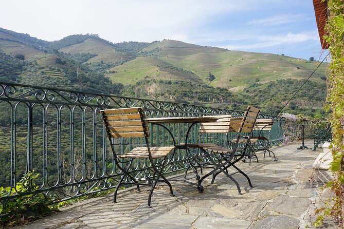 Douro Valley private tour with wine tasting and boat tour - Lunch is separate, and that helps keep choice open