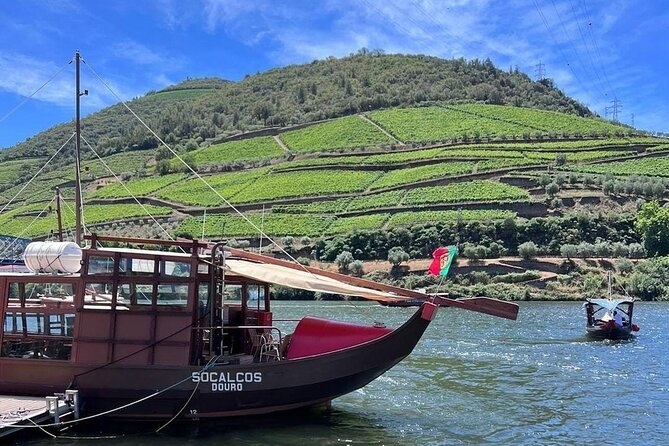 Douro Valley Tour - 3 Wine tastings, Lunch & river Cruise - Casal de Loivos pairs wine with a view
