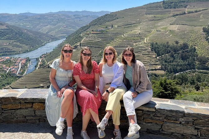 Douro Valley Tour - 3 Wine tastings, Lunch & river Cruise - Régua brings the first river views