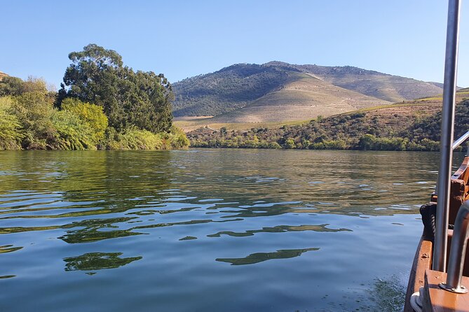Douro Valley Tour with Train and Vinho Verde - Lunch and local history in Sabrosa