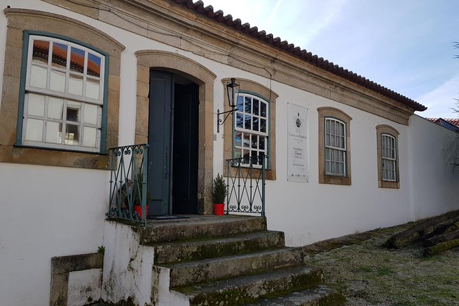 Douro Valley Wine Tour: 3 Vineyard Visits, Wine Tastings, Lunch - Pinhão views and a late Portuguese lunch