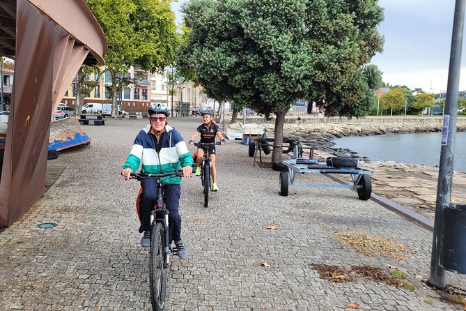 E Bike Porto Downtown and Sightseeing bike tour - Guides who add more than directions