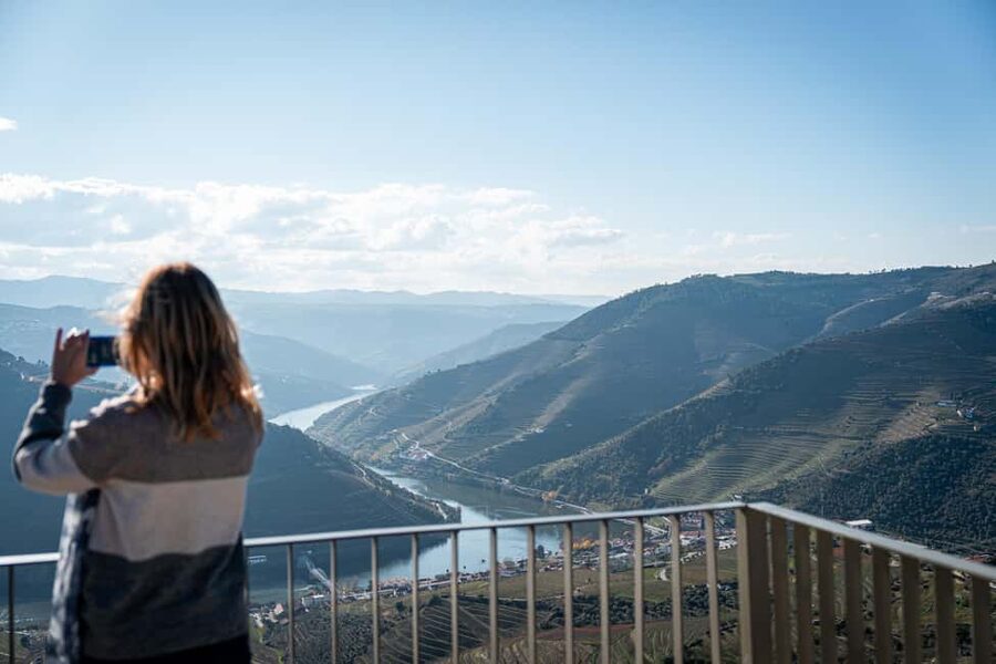Exclusive Douro Valley: 3 Wineries, 9 Wine Tastings & Lunch - Key points at a glance