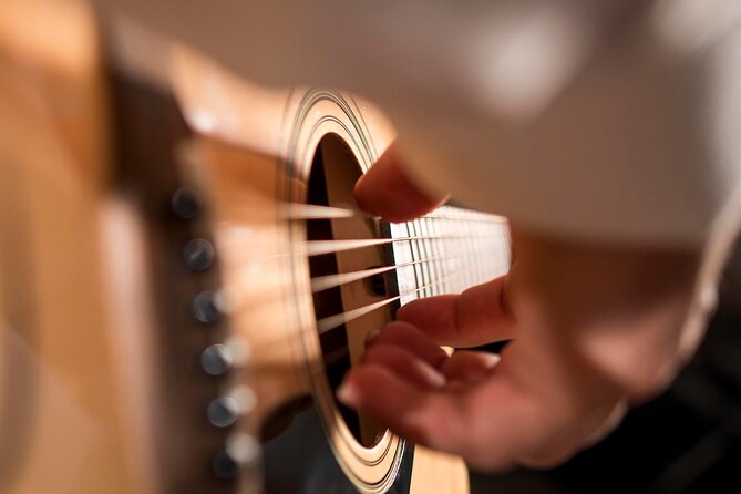 Fado Tour with Guide, Dinner & Live Show in Porto - A small group that may feel almost private