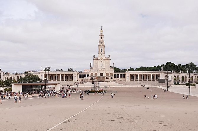 Fátima & Coimbra: Full Day Private Tour from Porto - Fátima and the story behind the shrine
